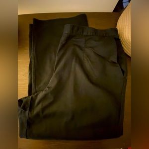 Alfred Dunner Black pants w/partial elastic waistband. 18